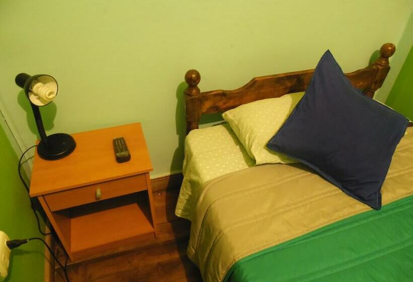 اتاق استاندارد یک تخته با سرویس بهداشتی مشترک, Hostal Tricontinental