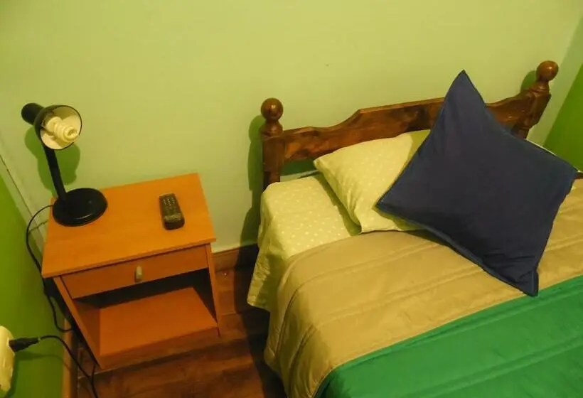 اتاق استاندارد یک تخته با سرویس بهداشتی مشترک, Hostal Tricontinental