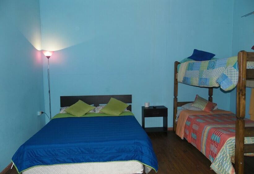 اتاق خانوادگی با سرویس بهداشتی مشترک, Hostal Tricontinental