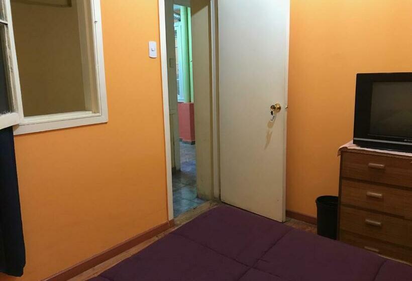 اتاق استاندارد یک تخته با سرویس بهداشتی مشترک, Hostal Tricontinental