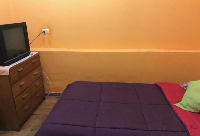 اتاق استاندارد یک تخته با سرویس بهداشتی مشترک, Hostal Tricontinental