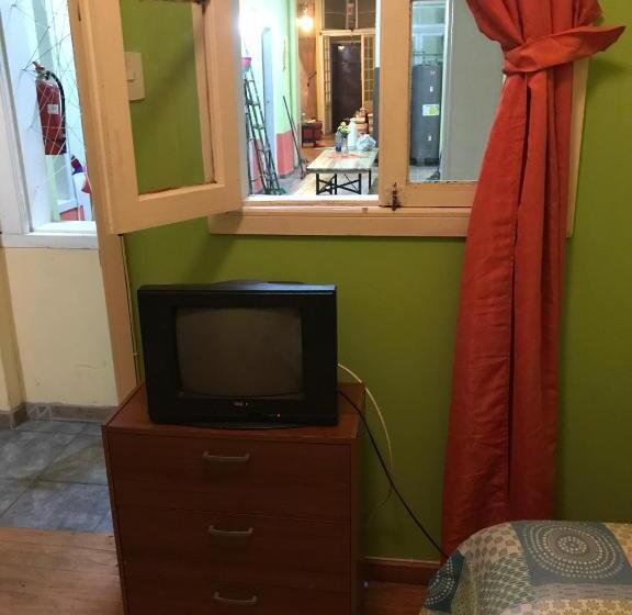 اتاق استاندارد یک تخته با سرویس بهداشتی مشترک, Hostal Tricontinental