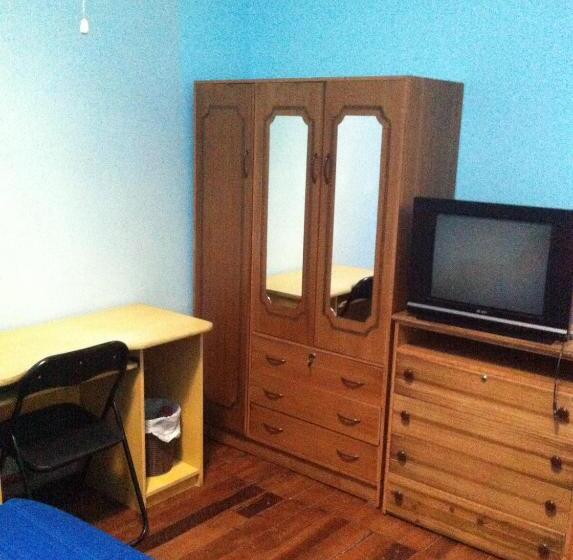 اتاق استاندارد با سرویس بهداشتی مشترک, Hostal Tricontinental