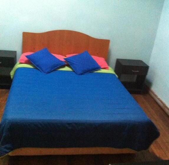 اتاق استاندارد با سرویس بهداشتی مشترک, Hostal Tricontinental