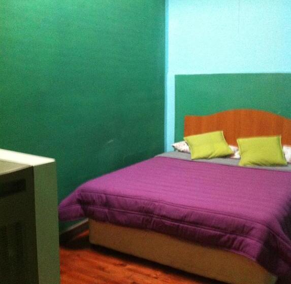 اتاق استاندارد با سرویس بهداشتی مشترک, Hostal Tricontinental