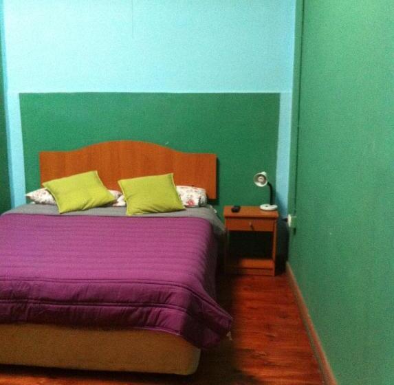 اتاق استاندارد با سرویس بهداشتی مشترک, Hostal Tricontinental