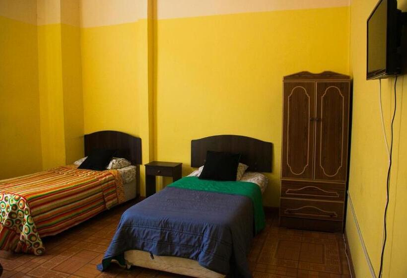 اتاق خانوادگی با سرویس بهداشتی مشترک, Hostal Tricontinental