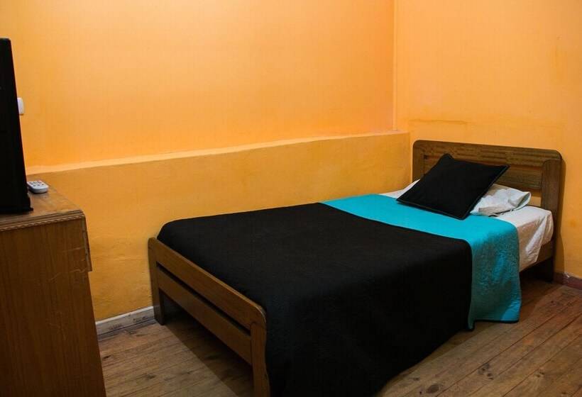 اتاق استاندارد یک تخته با سرویس بهداشتی مشترک, Hostal Tricontinental