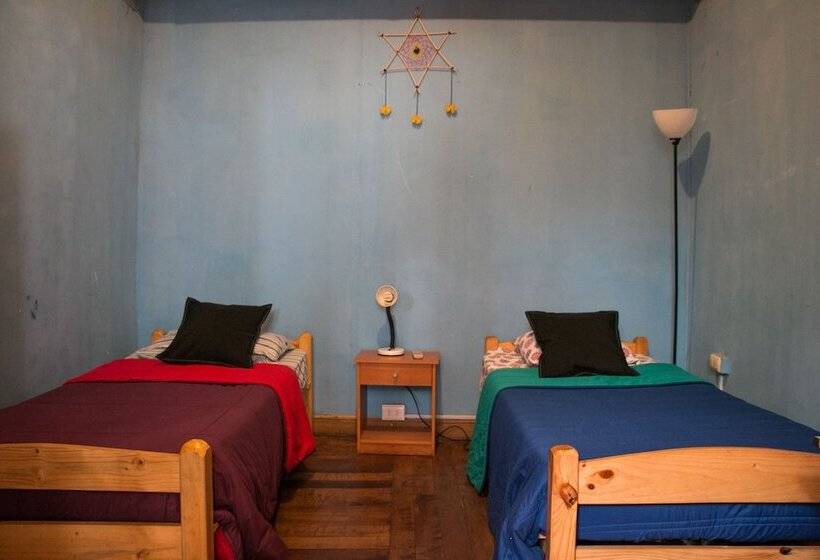 اتاق استاندارد با سرویس بهداشتی مشترک, Hostal Tricontinental