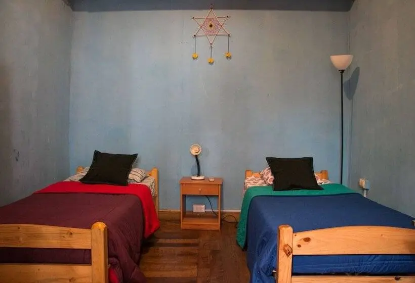 اتاق استاندارد با سرویس بهداشتی مشترک, Hostal Tricontinental