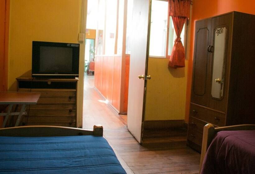 اتاق استاندارد با سرویس بهداشتی مشترک, Hostal Tricontinental