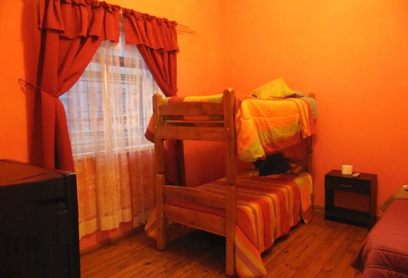 اتاق خانوادگی با سرویس بهداشتی مشترک, Hostal Tricontinental