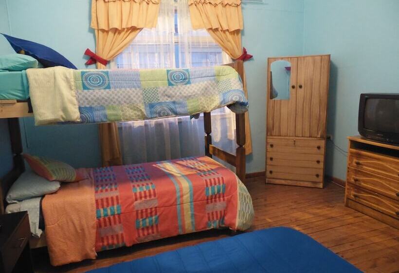 اتاق خانوادگی با سرویس بهداشتی مشترک, Hostal Tricontinental