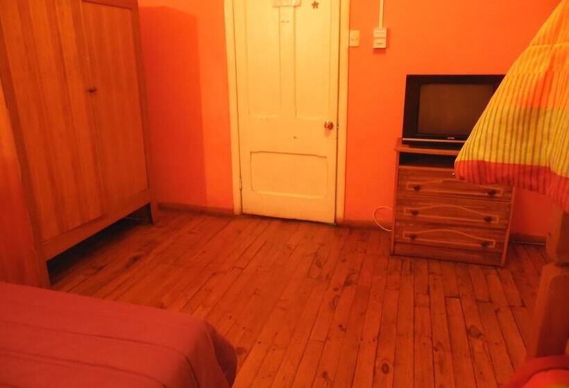 اتاق خانوادگی با سرویس بهداشتی مشترک, Hostal Tricontinental