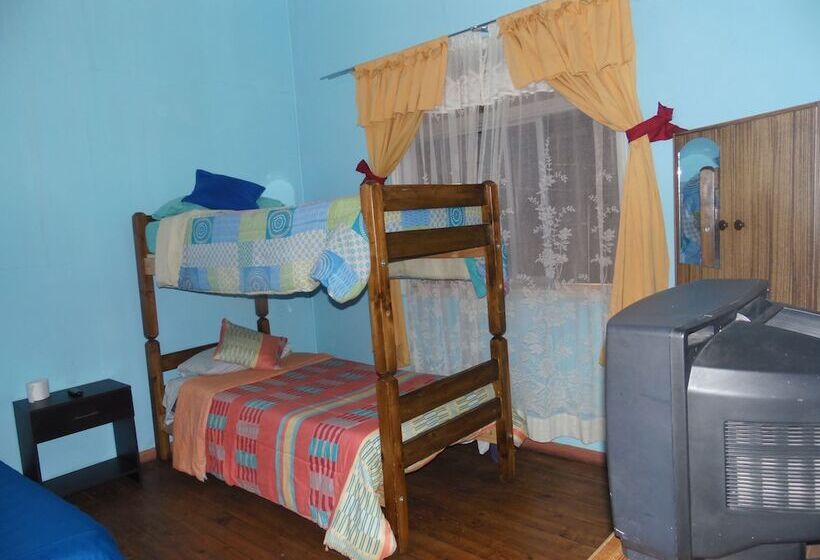 اتاق خانوادگی با سرویس بهداشتی مشترک, Hostal Tricontinental