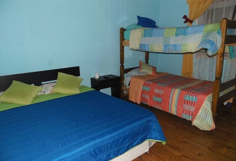 اتاق خانوادگی با سرویس بهداشتی مشترک, Hostal Tricontinental