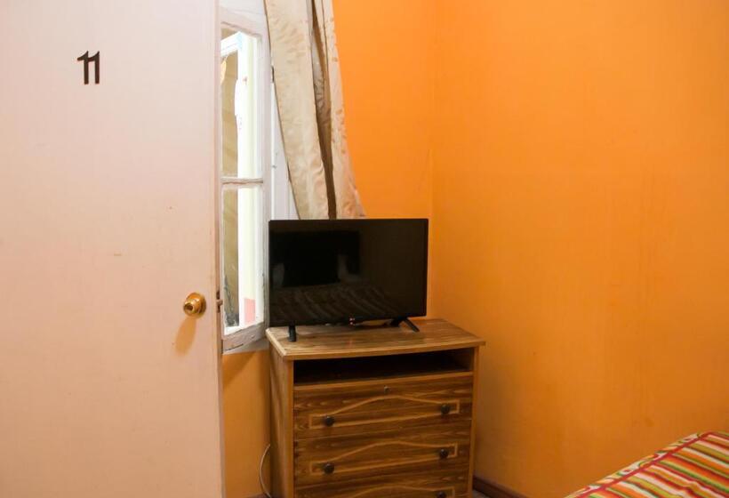 اتاق استاندارد با سرویس بهداشتی مشترک, Hostal Tricontinental