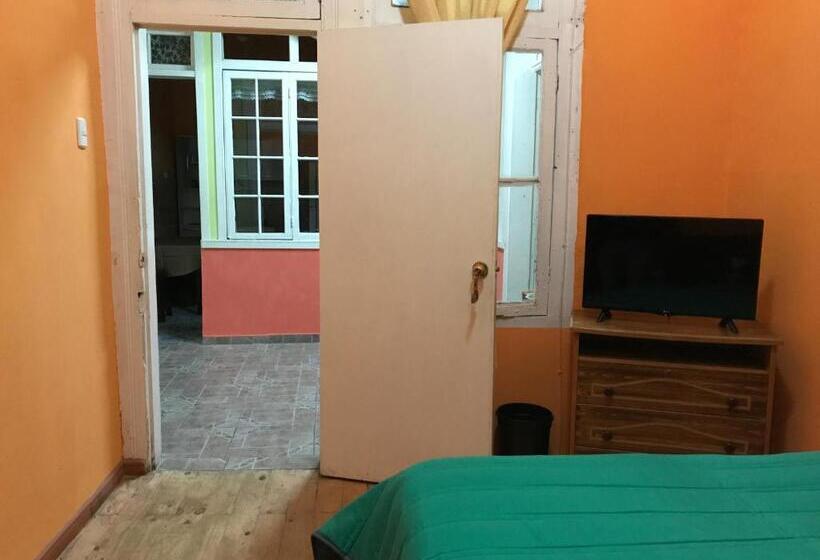 اتاق استاندارد با سرویس بهداشتی مشترک, Hostal Tricontinental