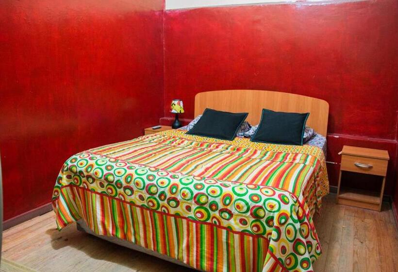 اتاق استاندارد با سرویس بهداشتی مشترک, Hostal Tricontinental