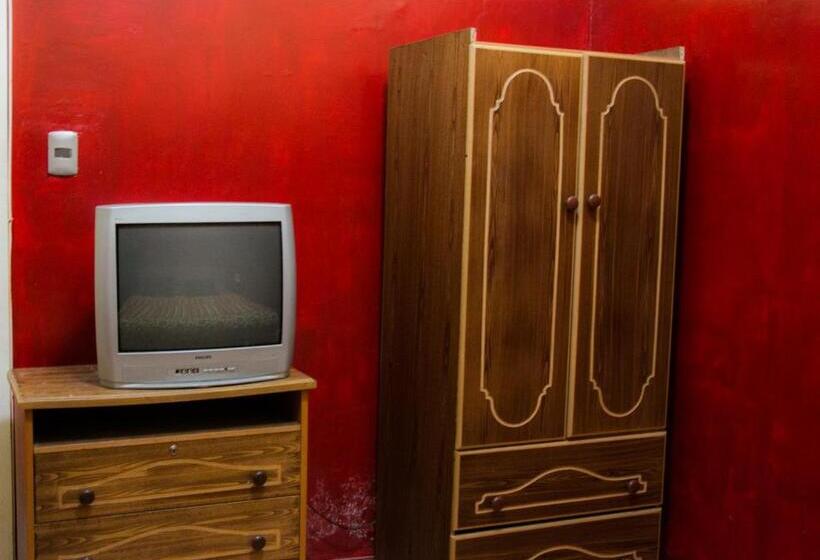 اتاق استاندارد با سرویس بهداشتی مشترک, Hostal Tricontinental