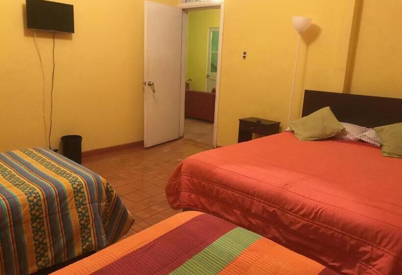 اتاق خانوادگی با سرویس بهداشتی مشترک, Hostal Tricontinental