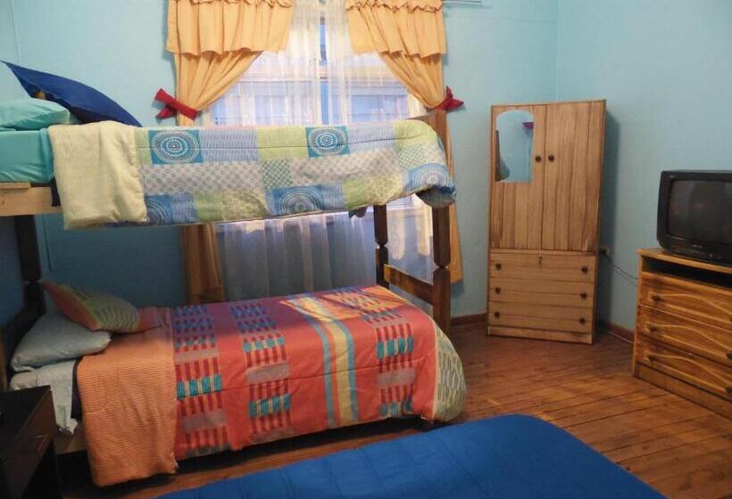 اتاق خانوادگی با سرویس بهداشتی مشترک, Hostal Tricontinental