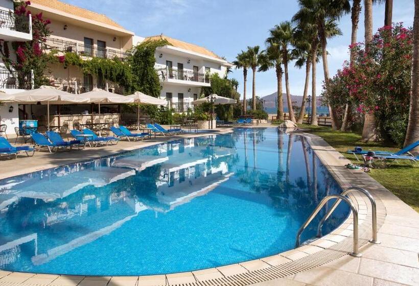 اتاق خانوادگی, Almyrida Resort