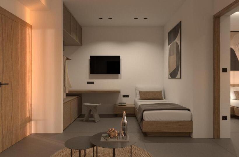 سوییت جونیور با بالکن, Almyrida Resort