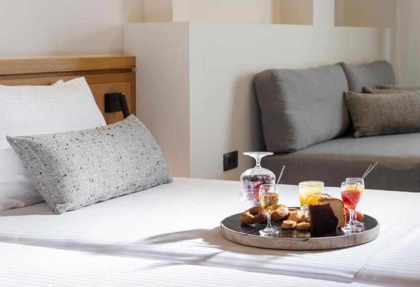 اتاق سوپریور با چشمانداز جانبی دریا, Almyrida Resort