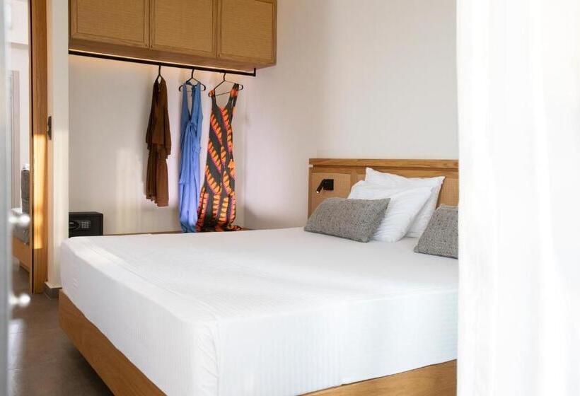 سوییت جونیور با بالکن, Almyrida Resort