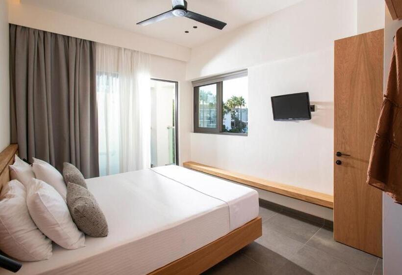 سوییت جونیور با بالکن, Almyrida Resort