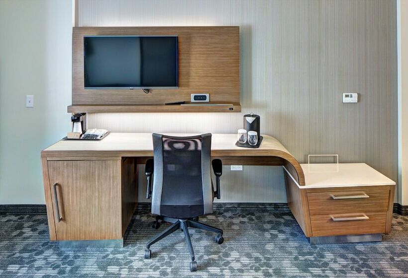 带2个双人床的标准工作室, Courtyard By Marriott Appleton Riverfront