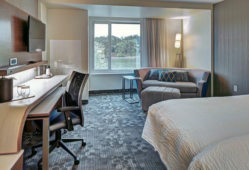标准间带双人床, Courtyard By Marriott Appleton Riverfront