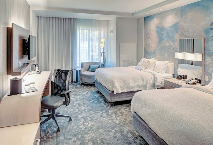 带2个双人床的标准工作室, Courtyard By Marriott Appleton Riverfront