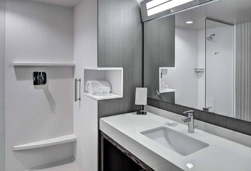 Номер Стандарт, Courtyard By Marriott Appleton Riverfront