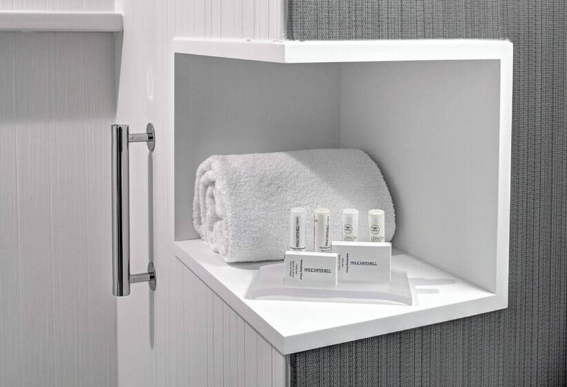 带2个双人床的标准工作室, Courtyard By Marriott Appleton Riverfront