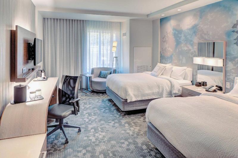 带特大床的标准间, Courtyard By Marriott Appleton Riverfront