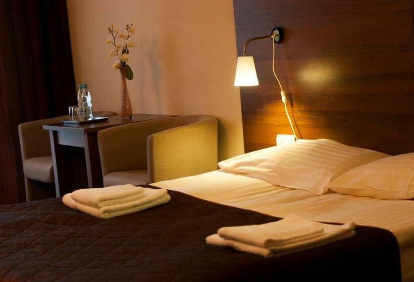 اتاق استاندارد, Dwa Potoki