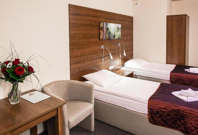 اتاق خانوادگی, Dwa Potoki