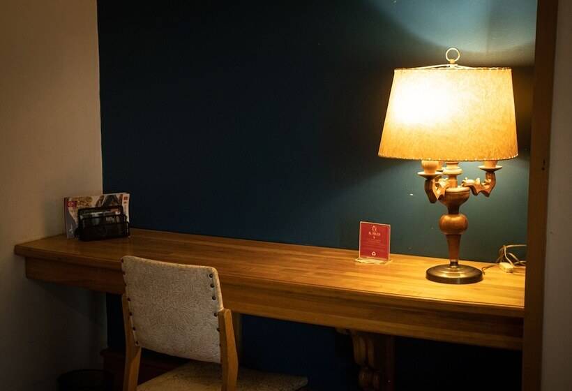 스탠다드 룸, El Reloj