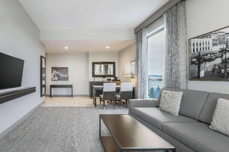 سوئیت با تخت بزرگ, Embassy Suites By Hilton Syracuse Destiny Usa