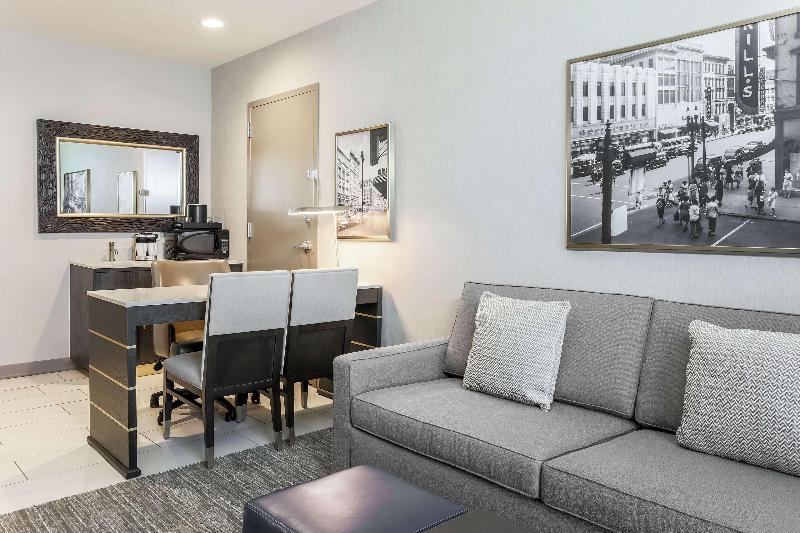 스위트 킹사이즈 침대, Embassy Suites By Hilton Syracuse Destiny Usa