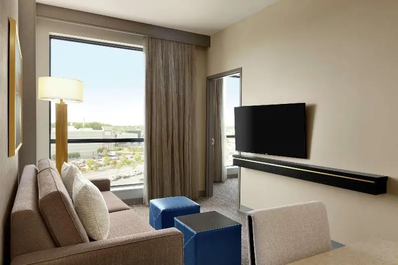سوئیت با تخت بزرگ, Embassy Suites By Hilton Syracuse Destiny Usa