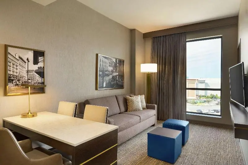 سوئیت با تخت بزرگ, Embassy Suites By Hilton Syracuse Destiny Usa