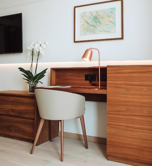 Номер Deluxe Вид на Море Боковой, Es Princep The Leading Hotels Of The World