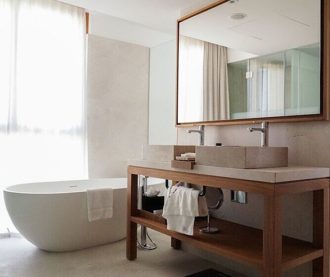 Полулюкс, Es Princep   The Leading Hotels Of The World