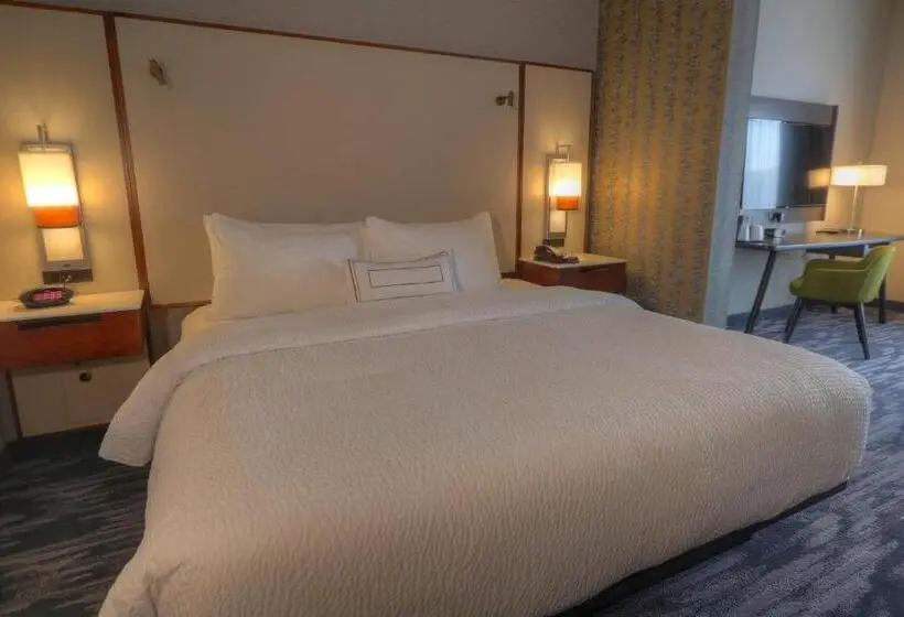 キングサイズベッドのスイートルーム, Fairfield Inn & Suites By Marriott Gatlinburg Downtown