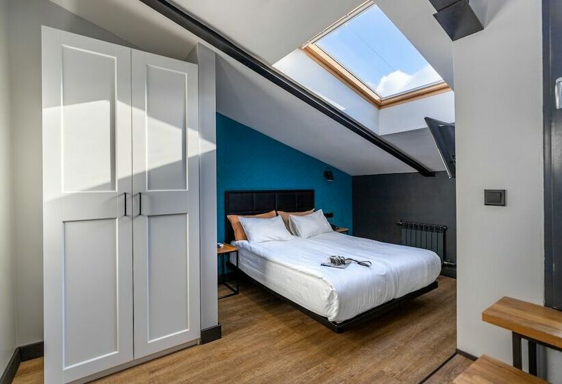 Family Suite, The Faces Petrogradskaya