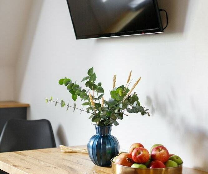 Family Suite, The Faces Petrogradskaya