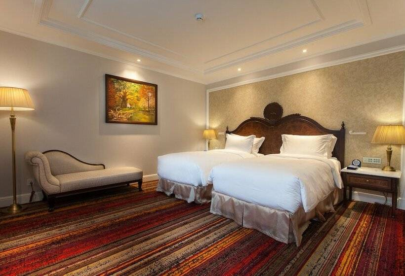 اتاق لوکس با چشم‌انداز شهر, The Lapis